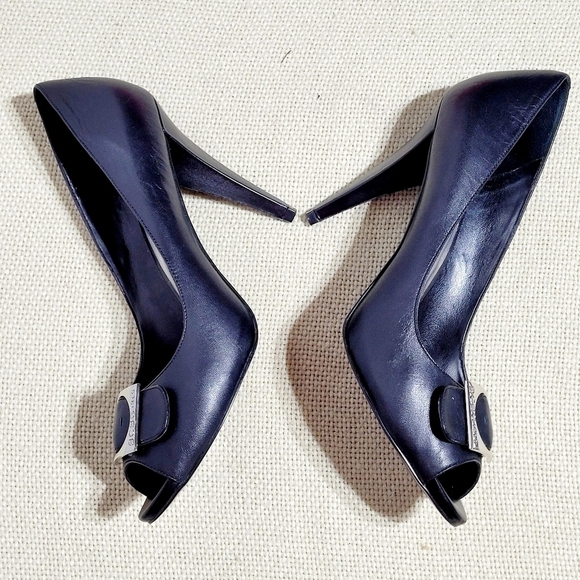 NWOT BCBGirls Black Peep toe with Silver Buckle 4" High Heels (9M) - Picture 6 of 11